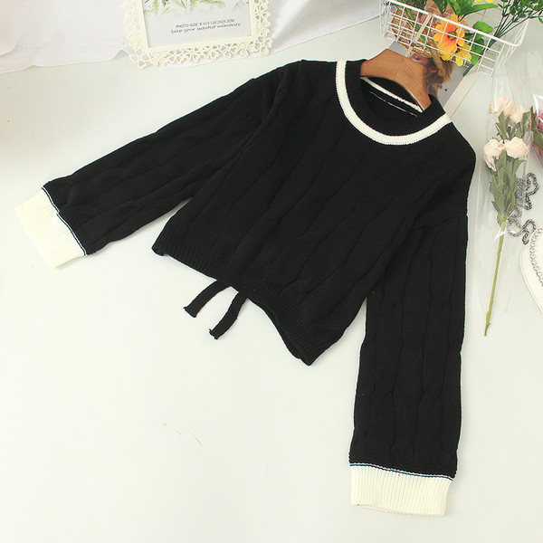 Modern női pulóver ovális nyakkivágással, több színben megkötővel