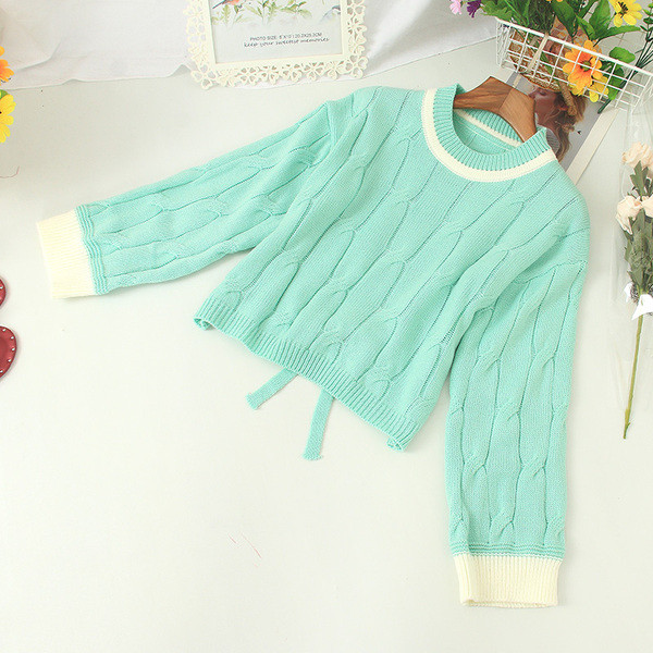 Modern női pulóver ovális nyakkivágással, több színben megkötővel