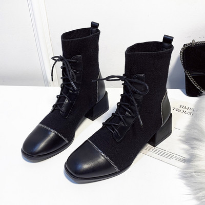 Μοντέρνες γυναικείες μπότες με παχιά τακούνια και κορδόνια σε μαύρο χρώμα