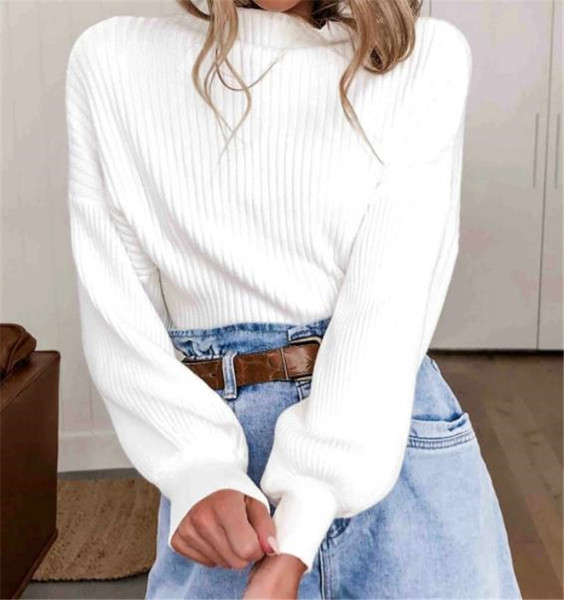 Μοντέρνο γυναικείο πουλόβερ σε λευκό χρώμα