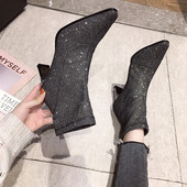 Γυναικείες κομψές μπότες - μυτερό μοντέλο 