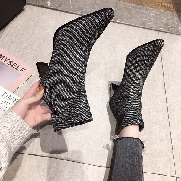 Γυναικείες κομψές μπότες - μυτερό μοντέλο 