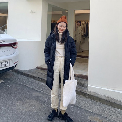 Μακρύ χειμωνιάτικο μπουφάν με τσέπες σε άσπρο, μπλε και μαύρο χρώμα