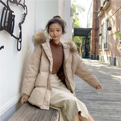 Μακρύ χειμωνιάτικο μπουφάν σε μπεζ χρώμα με κολάρο