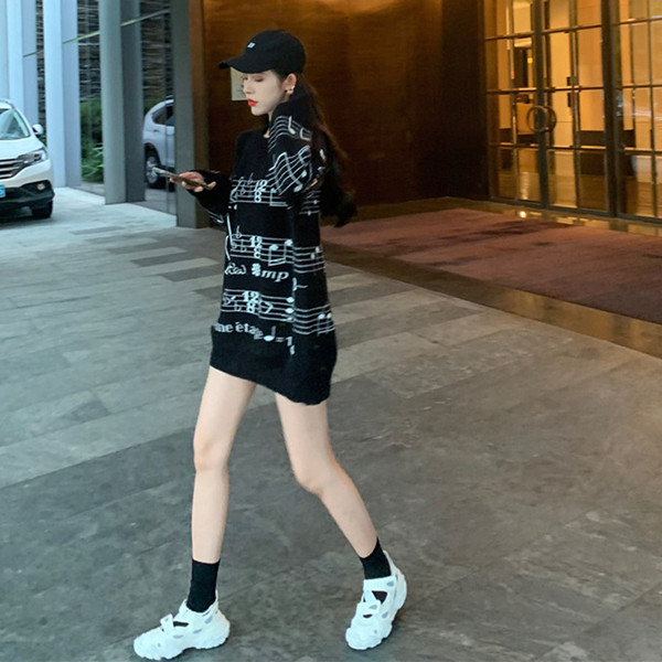 Μακρύ πουλόβερ με εφαρμογή σε λευκό και μαύρο χρώμα