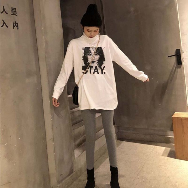 Bluză lungă și largă cu guler polo și aplicație