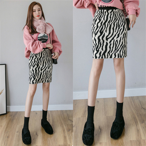 Fusta scurta de dama moderna cu model in doua culori