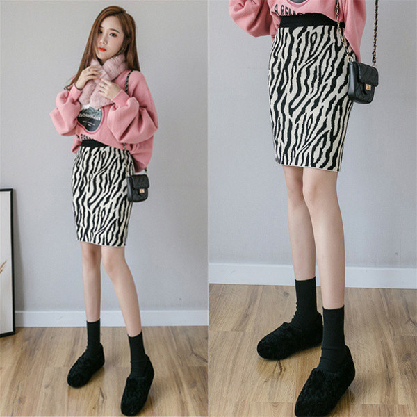 Fusta scurta de dama moderna cu model in doua culori