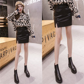 Μοντέρνα γυναικεία κοντή φούστα από οικολογικό δέρμα σε μαύρο χρώμα