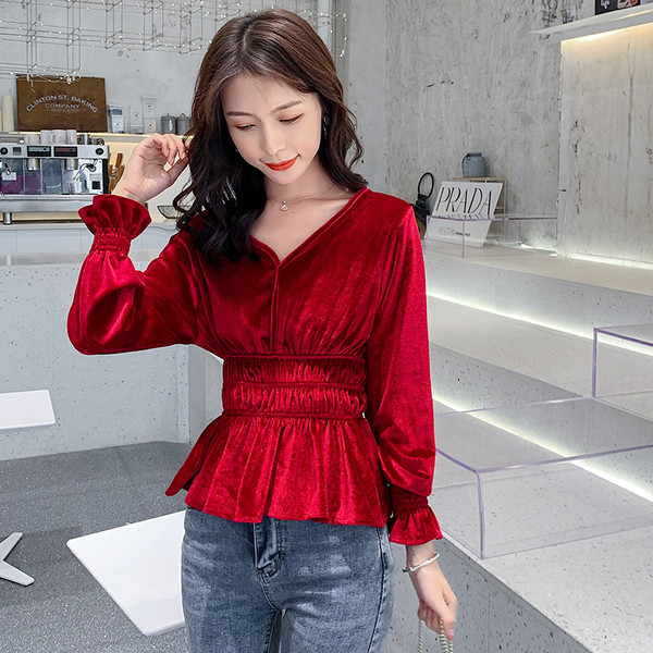 Γυναικεία μπλούζα βελούδο με λαιμόκοψη σε διάφορα χρώματα