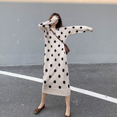 Rochie lunga tricotata cu puncte bej si negre
