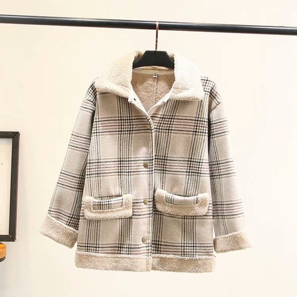 Modern női rövid kabát fehér és kék zsebekkel