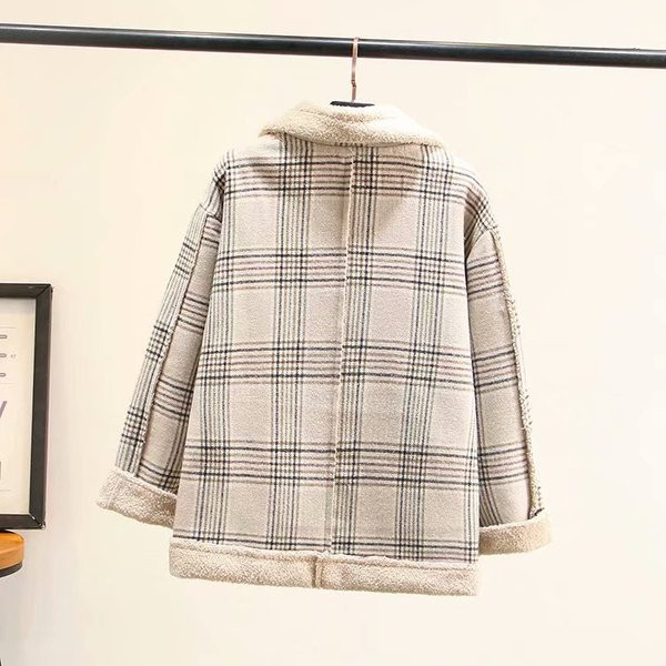 Modern női rövid kabát fehér és kék zsebekkel