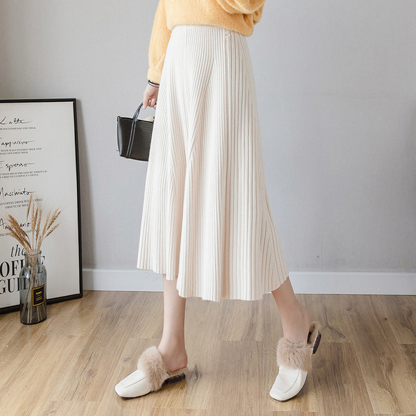 Fusta de dama moderna - model croiat in negru, bej si maro