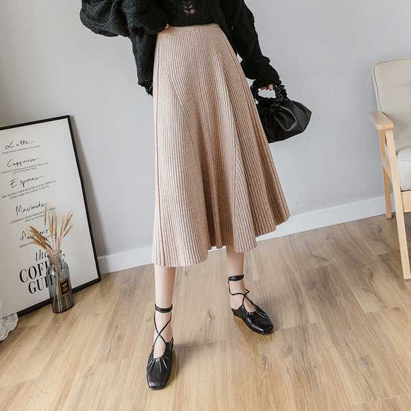 Fusta de dama moderna - model croiat in negru, bej si maro