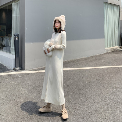 Μακρύ πλεκτό γυανικείο φόρεμα με κουμπιά σε λευκό και μπλε χρώμα