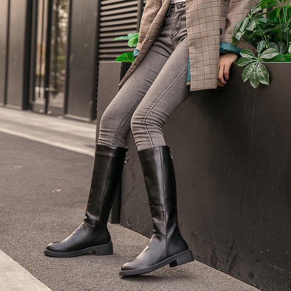 Μοντέρνες γυναικείες έκο δερμάτινες μπότες μυτερό μοντέλο σε μαύρο χρώμα