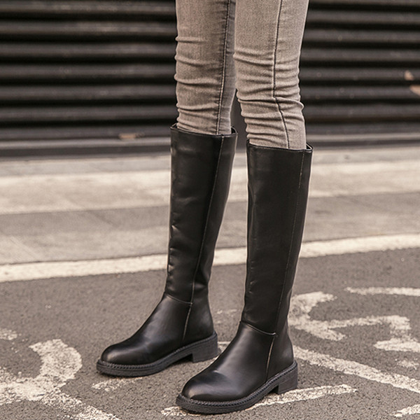 Μοντέρνες γυναικείες έκο δερμάτινες μπότες μυτερό μοντέλο σε μαύρο χρώμα