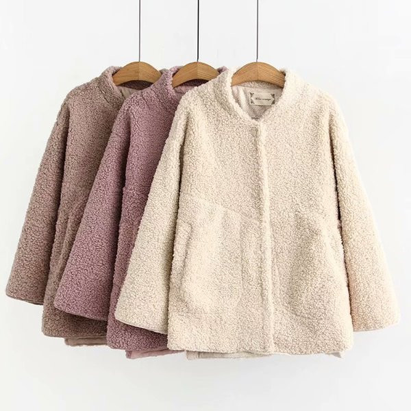 Palton scurt de dama modern cu buzunare si decolteu O in trei culori