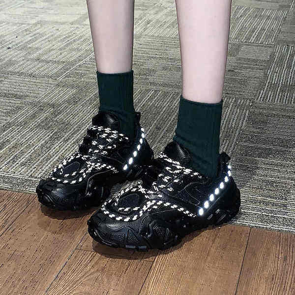 NOUL model de adidasi de dama in alb si negru