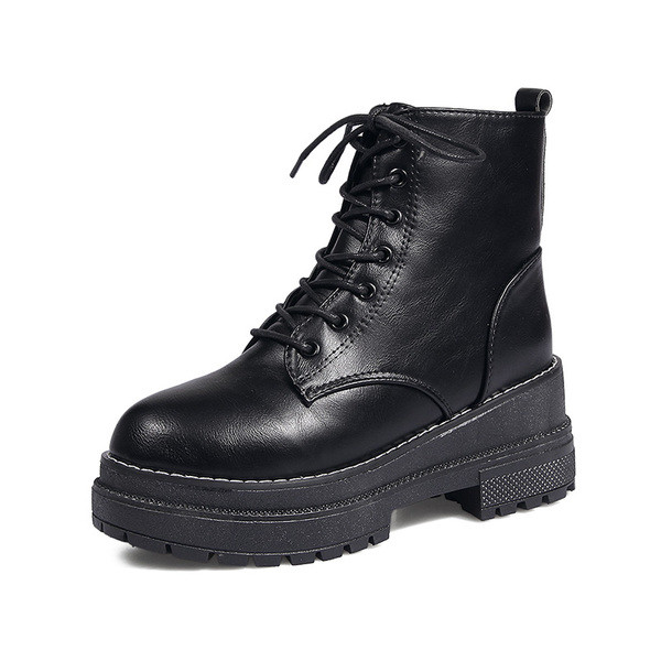 Γυναικείες χειμωνιάτικες μπότες με ψηλή παχιά σόλα και κορδόνια σε μαύρο χρώμα