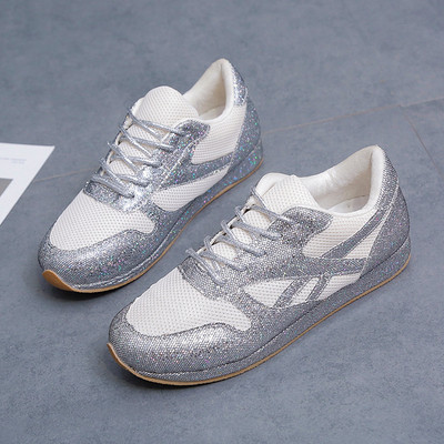 Modern női tornacipő fényes hatással rózsaszín és ezüst színben