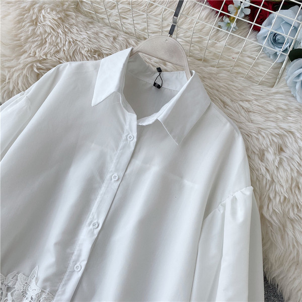 Modern női ing klasszikus gallérral és csipkével fehér és fekete színben