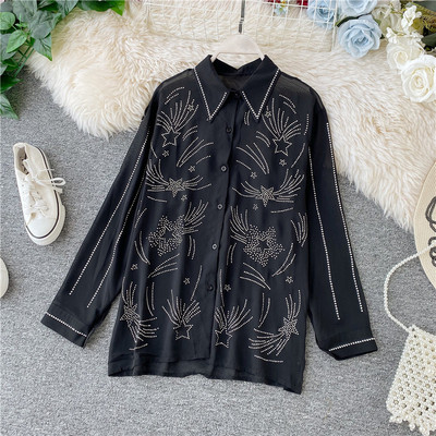 Κομψό γυναικείο πουκάμισο με πέτρες και μακρύ μανίκι σε λευκό και μαύρο χρώμα