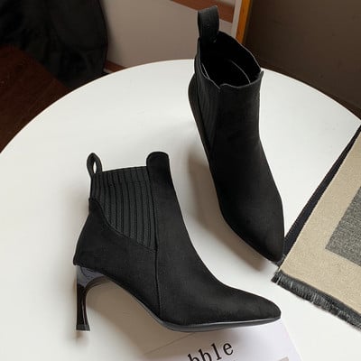 Γυναικείες κομψές μπότες με λεπτό τακούνι μυτερό μοντέλο σε μαύρο και μοβ χρώμα