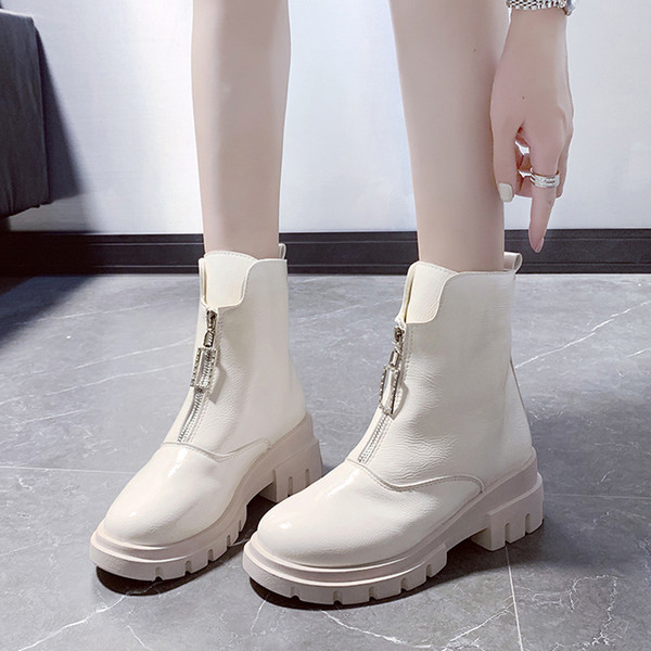 Καθημερινές γυναικείες έκο δερμάτινες μπότες με φερμουάρ σε λευκό και μαύρο χρώμα