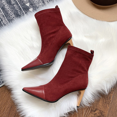 Μοντέρνες γυναικείες μπότες σουέτ μυτερό σχέδια σε μαύρο και κόκκινο χρώμα