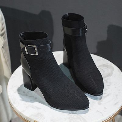 Γυναικείες μοντέρνες μπότες με ψηλά τακούνια σε μαύρο χρώμα