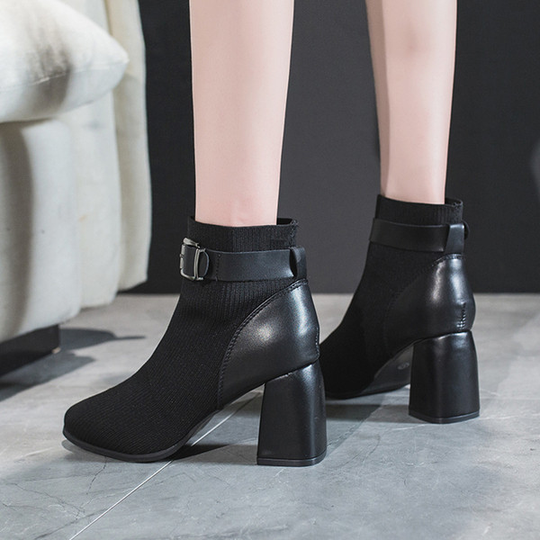 Γυναικείες μοντέρνες μπότες με ψηλά τακούνια σε μαύρο χρώμα