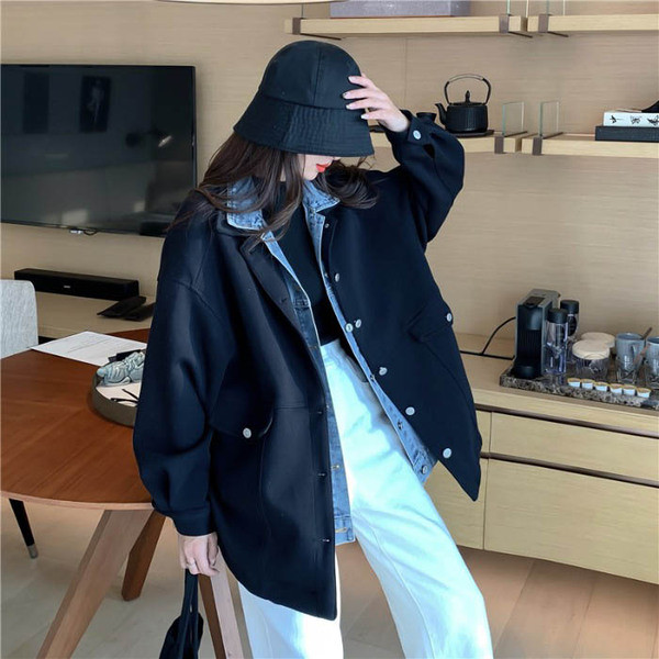 Jachetă lată de primăvară-toamnă în alb și negru cu guler din denim