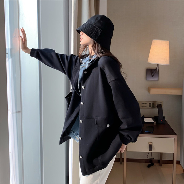 Jachetă lată de primăvară-toamnă în alb și negru cu guler din denim