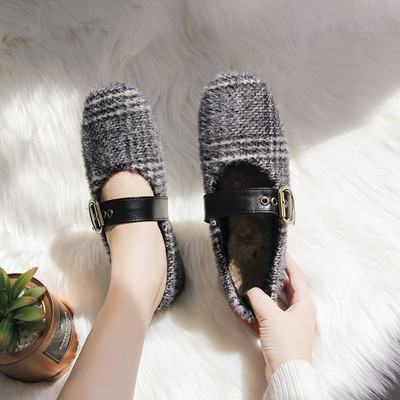 Alkalmi női cipő csattal, két színben