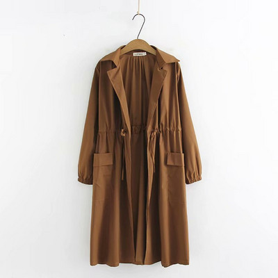 Μοντέρνο γυναικείο φθινοπωρινό παλτό με τσέπες και μακριά μανίκια σε μαύρο και καφέ χρώμα