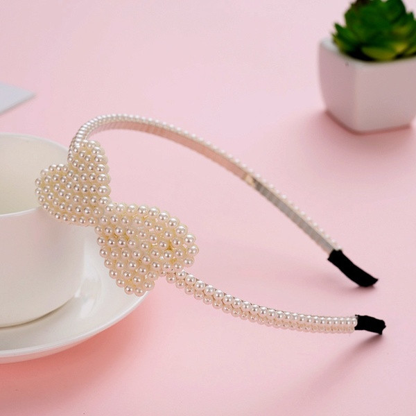 Μοντέρνα αξεσουάρ μαλλιών με πέρλες - διαφορετικά μοντέλα