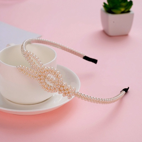 Μοντέρνα αξεσουάρ μαλλιών με πέρλες - διαφορετικά μοντέλα