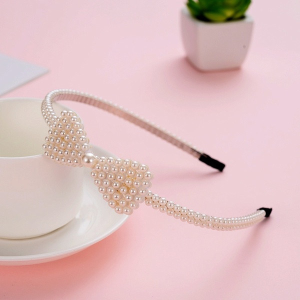 Μοντέρνα αξεσουάρ μαλλιών με πέρλες - διαφορετικά μοντέλα