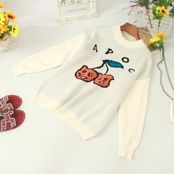 Modern női pulóver ovális nyakkivágással és rátéttel több színben