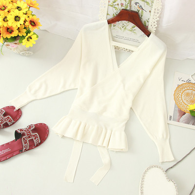 Μοντέρνα γυναικεία μπλούζα με λαιμόκοψη και κορδόνια σε διαφορετικά χρώματα