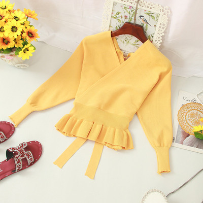 Μοντέρνα γυναικεία μπλούζα με λαιμόκοψη και κορδόνια σε διαφορετικά χρώματα