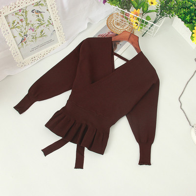 Μοντέρνα γυναικεία μπλούζα με λαιμόκοψη και κορδόνια σε διαφορετικά χρώματα