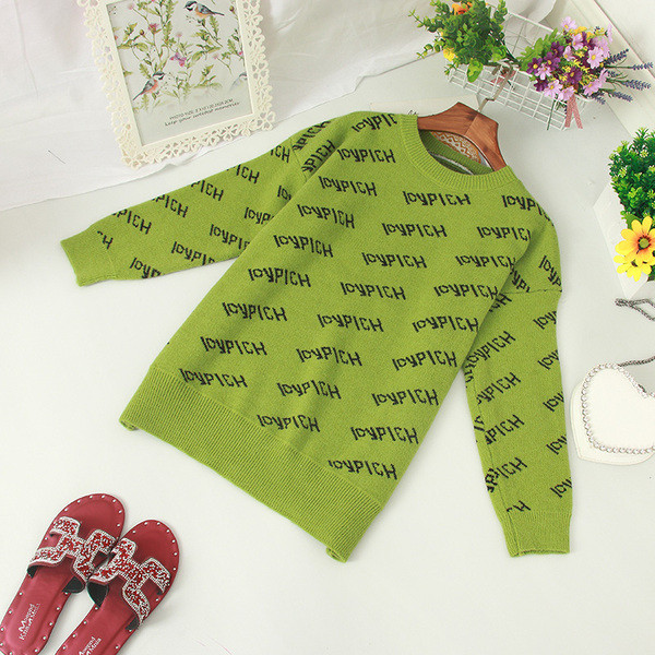 Pulover de dama modern cu decolteu oval si inscription in diferite culori