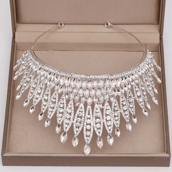 Tiara eleganta de dama cu pietre rosii si argintii