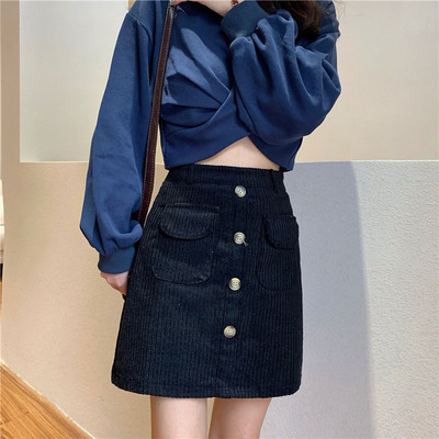 Rövid kordbársony szoknya magas derékkal, fehér, fekete és kék gombokkal