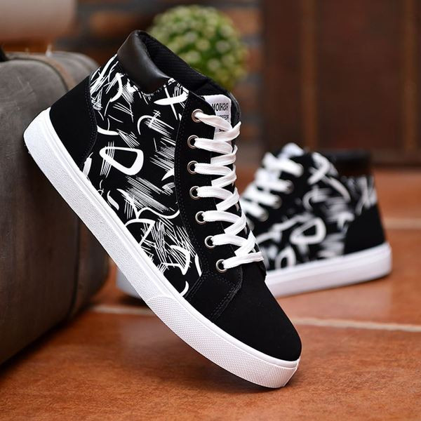 Alkalmi férfi tornacipő fűzővel és rátéttel, három színben