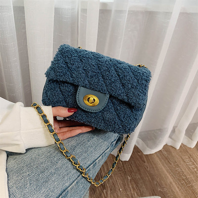 Χνουδωτή  γυναικεία τσάντα  με μεταλλική αλυσίδα σε διάφορα χρώματα