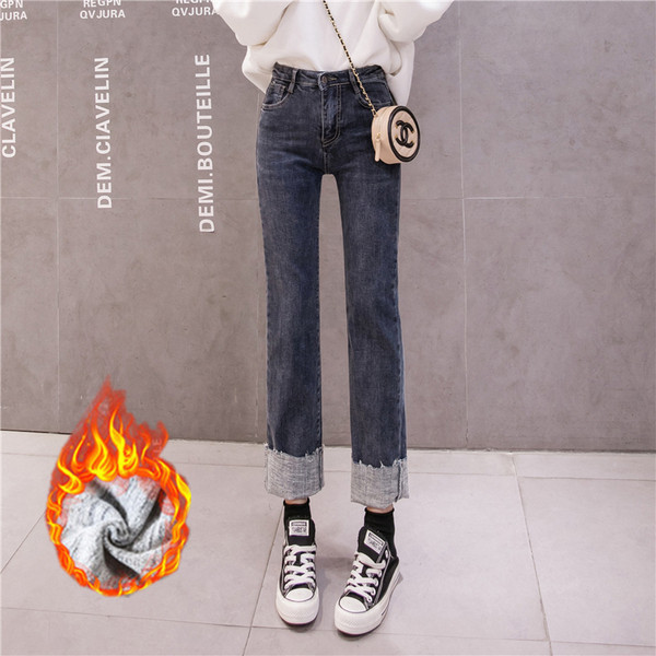 Casual γυναικεία τζιν με σκισμένα μοτίβα σε μπλε και μαύρο χρώμα